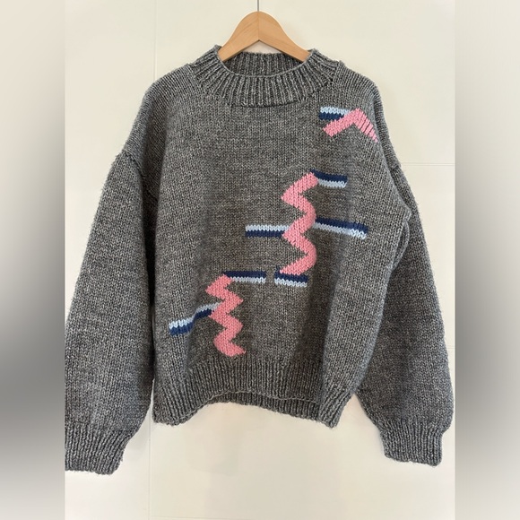 Sweaters - 🛍️$5 SALE - Handmade Knitted Sweater, 80s vibes!